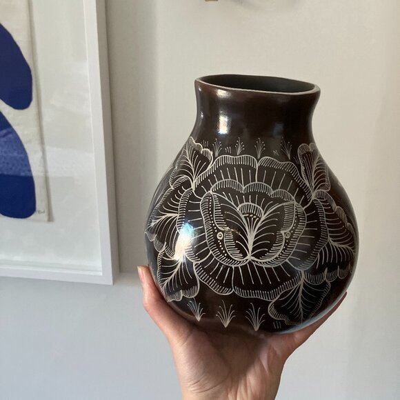 Vintage Michoacán Clay Vase, Mexican Handpainted Pottery Vase - Picture 6 of 7